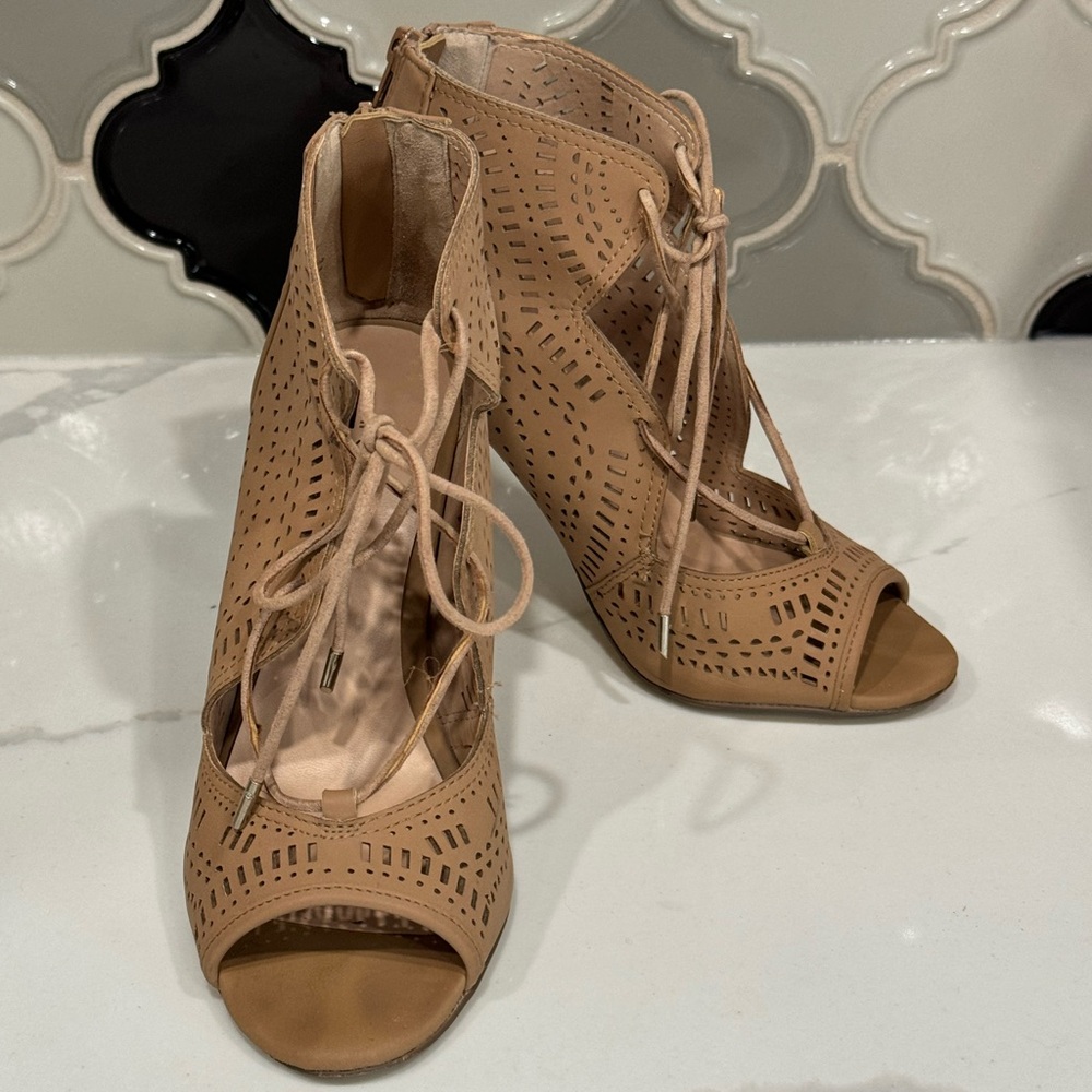 Women’s size 7.5 lace up bootie heels in nude color